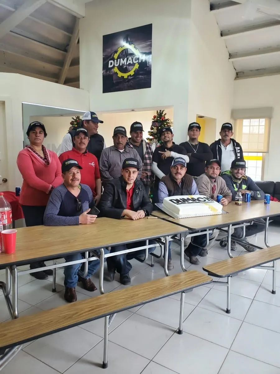Equipo de DUMACH Maquinaria reunido